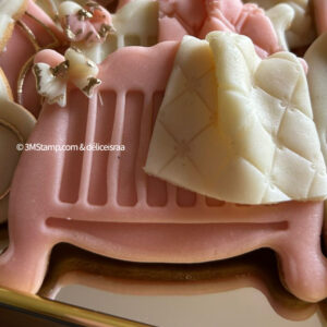 Emporte-pièce et tampon embosseur -berceau –